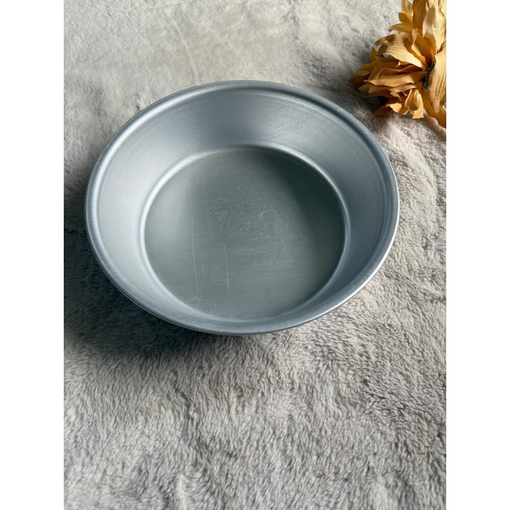 Wear-Ever No. 802 Aluminum 9" Round Baking Dish